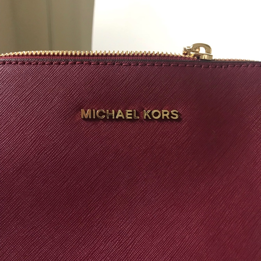 Michael Kors Cindy Dome CrossBody Bag